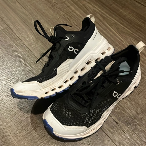 On cloud size 9 - Picture 1 of 5